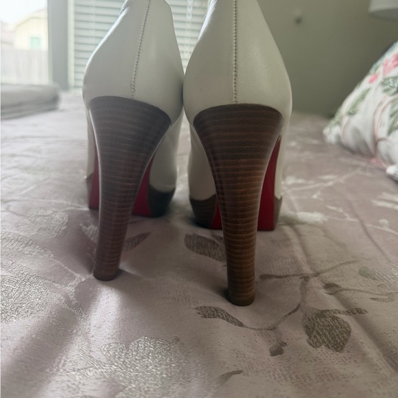 Christian Louboutin Shoes - Christian Louboutin White Leather Pumps with Red Soles